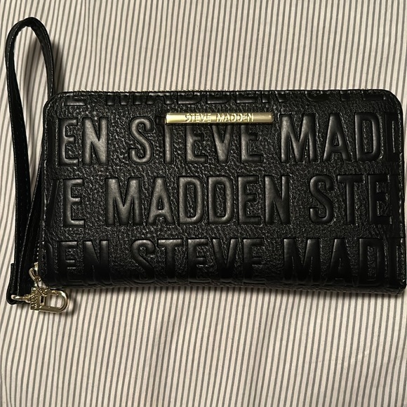 Steve Madden Handbags - Steve Madden black wallet